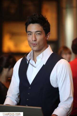 Because I need to write about a sexy asian man. Because there are not enough about sexy asian men!!